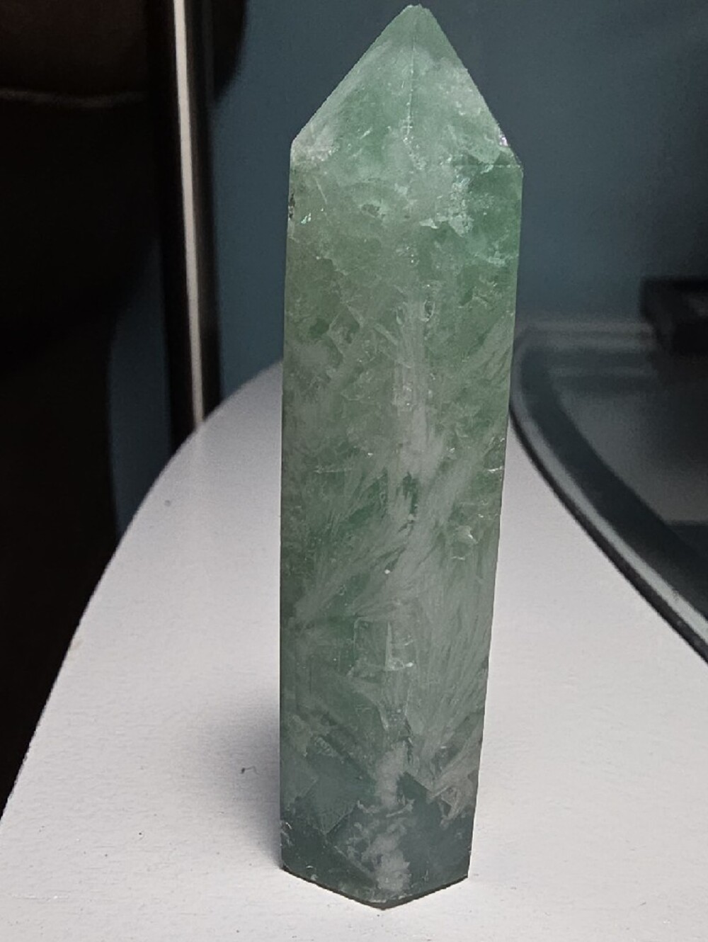 This is a green fluorite crystal tower - Picture 4 of 9